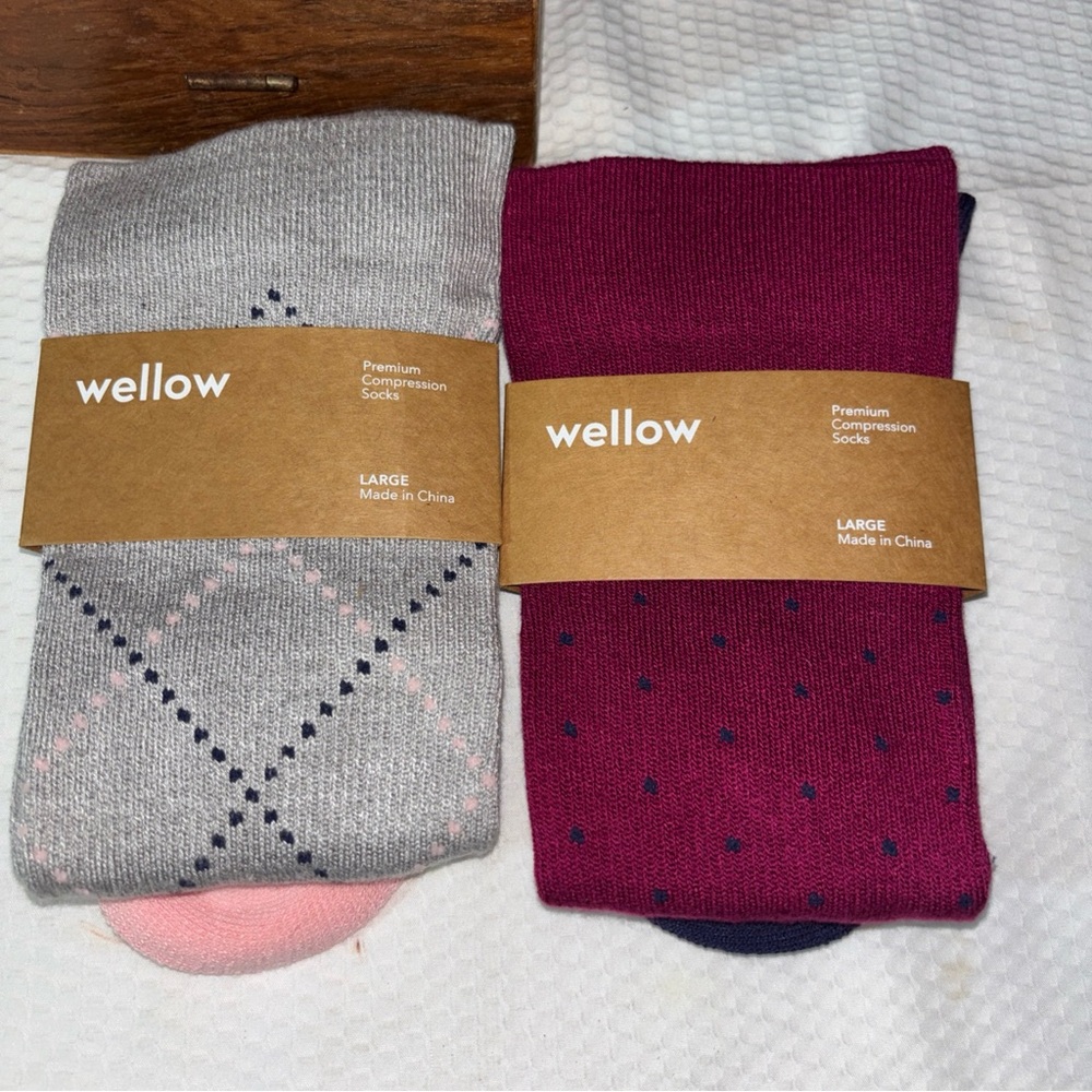 Wellow women Premium Compression Socks - Gray Argyle & Burgundy Dot (Large)